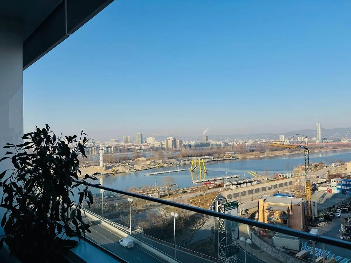 Modern Apartment Overlooking The Skyline & Danube Vienna
